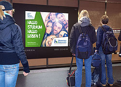 Die Hochschule Nordhausen macht in diesem Jahr unter anderem auch Werbung in Münchener U-Bahn-Stationen (Foto: Infoscreen GmbH)