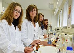 Beim diesjährigen „Girls`Day“ an der FH Nordhausen erhielten Schülerinnen umfangreiche Einblicke in die Lehr- und Forschungsgebiete des ingenieurwissenschaftlichen Fachbereichs