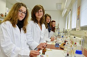 Beim diesjährigen „Girls`Day“ an der FH Nordhausen erhielten Schülerinnen umfangreiche Einblicke in die Lehr- und Forschungsgebiete des ingenieurwissenschaftlichen Fachbereichs