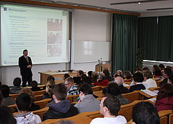 FH Präsident, Prof. Dr. Jörg Wagner, informiert über das Studienangebot der Hochschule