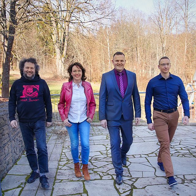 The four members of the Presidential Board of Nordhausen University of Applied Sciences walk side by side.