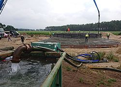 Arbeiten an der Gründung einer Großwindkraftanlage im Landkreis Ludwigslust-Parchim (Mecklenburg-Vorpommern).