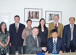Unterzeichnung des Kooperationsvertrags zwischen der Fachhochschule Nordhausen und Vertretern der University of Science and Technology Liaoning aus Anshan City in China