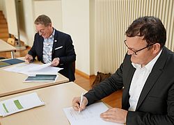 Unterzeichnung Kooperationsvertrag HSN & TÜV Thüringen (Fotos: Tina Bergknapp)
