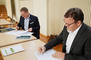 Unterzeichnung Kooperationsvertrag HSN & TÜV Thüringen (Fotos: Tina Bergknapp)