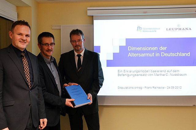 Dr. Frank Reinecke mit Doktorvater, Prof. Dr. Bernd Schwien, und FHN-Präsident, Prof. Dr. Jörg Wagner, beim Nordhäuser Forschungskolloquium