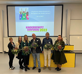 Auf diesem Bild sind von links nach rechts Claudia Ehrhardt-Weißenborn, Christin John, Prof. Dr. Armin Sohns, Carsten Nöthling und Jana Urbanek zu sehen.