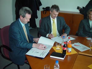 Foto: Unterzeichnung der Kooperationsvereinbarung