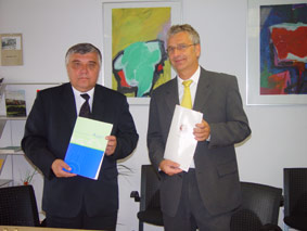 Foto: Prof. A. Jowko (li) und Prof. Dr. C. C. Juckenack