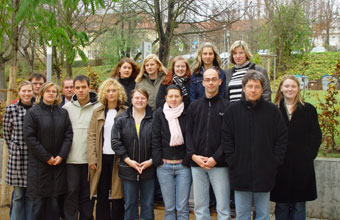 Foto: Prof. Scharf (2.v.r.) und die Studierenden des Schwerpunktfaches Marketing