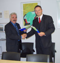 Foto: Unterzeichnung des Kooperationsvertrages