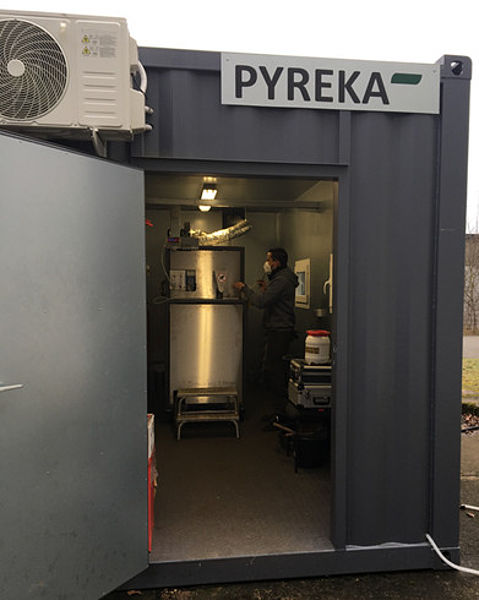 PYREKA-Laborpyrolyseanlage - Blick in den geöffneten Raum