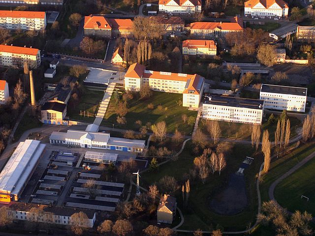 Luftaufnahme eines Campus mit Gebäuden