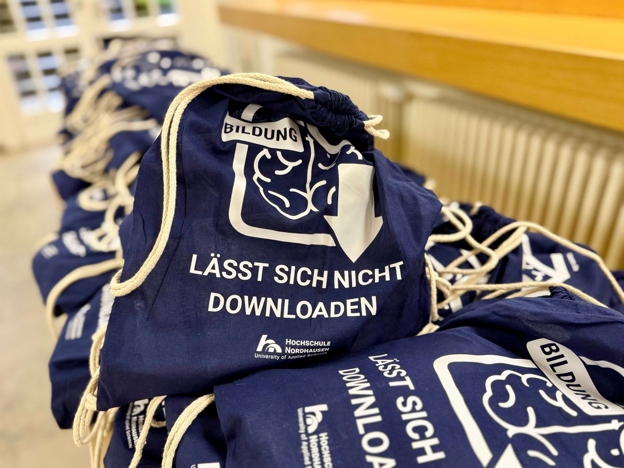 Bildungstaschen mit Aufschrift 'Lässt sich nicht downloaden'