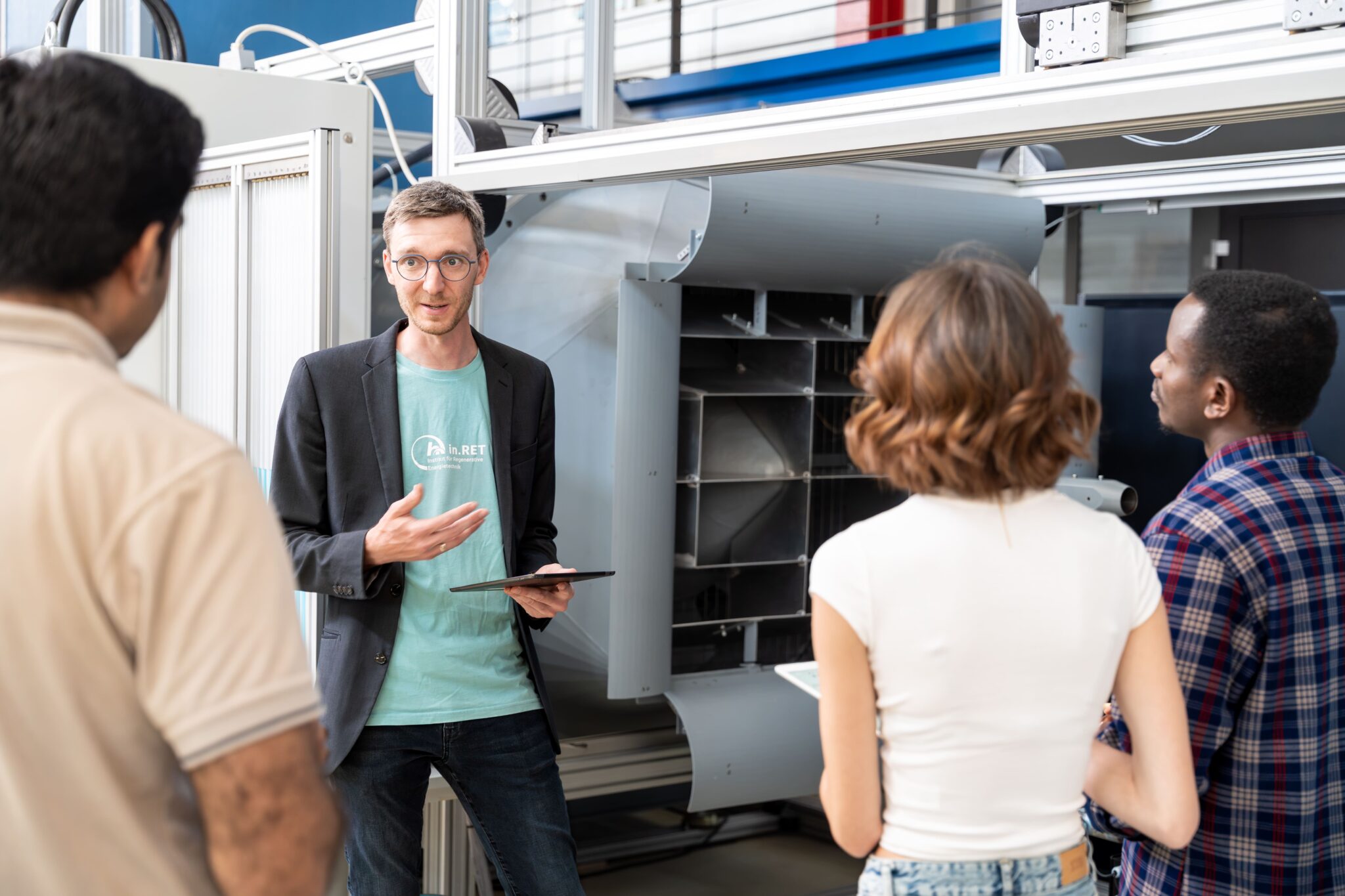 Präsentation vor technischer Ausrüstung.