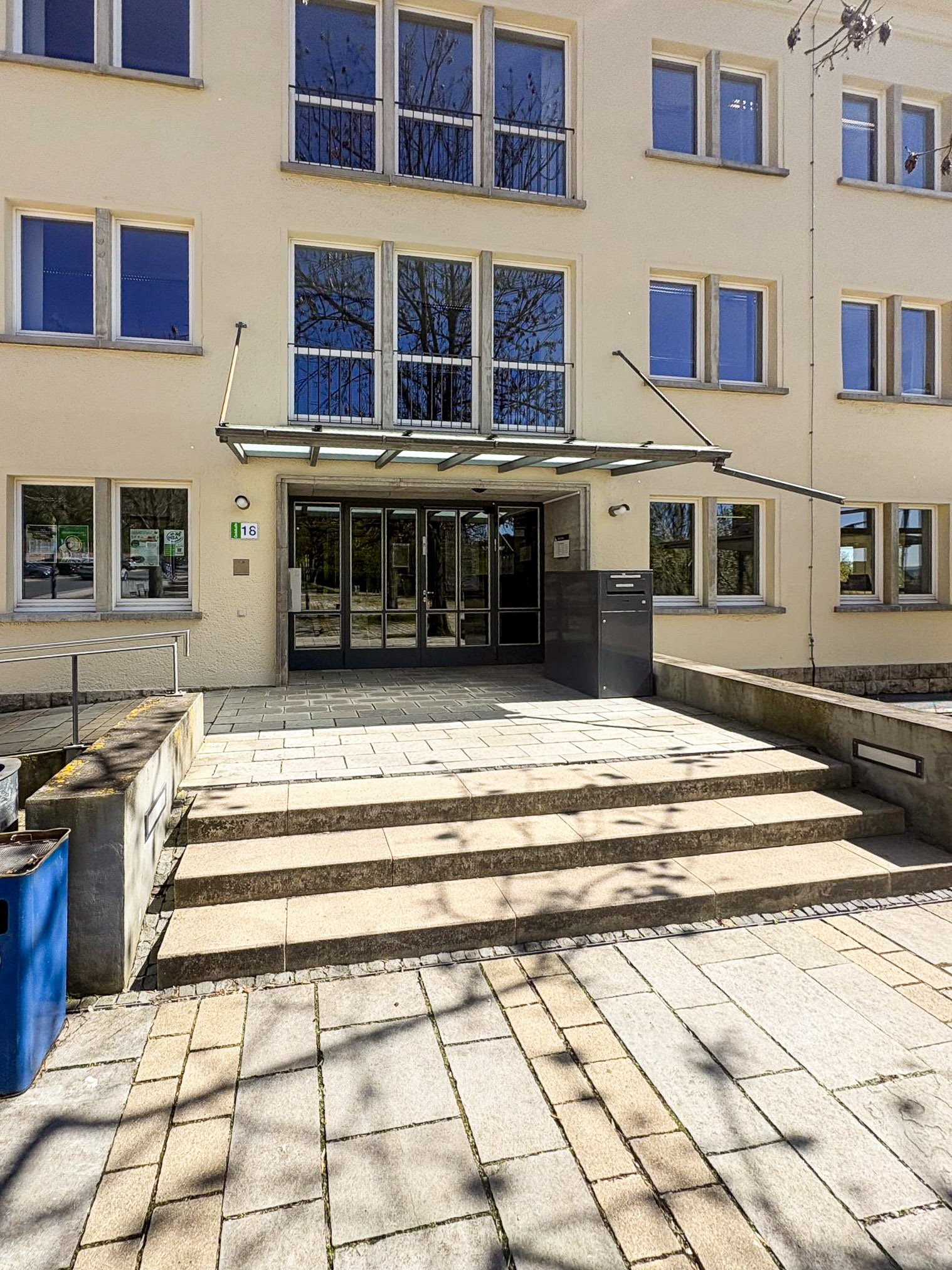 Haus 18, Eingang Bibo